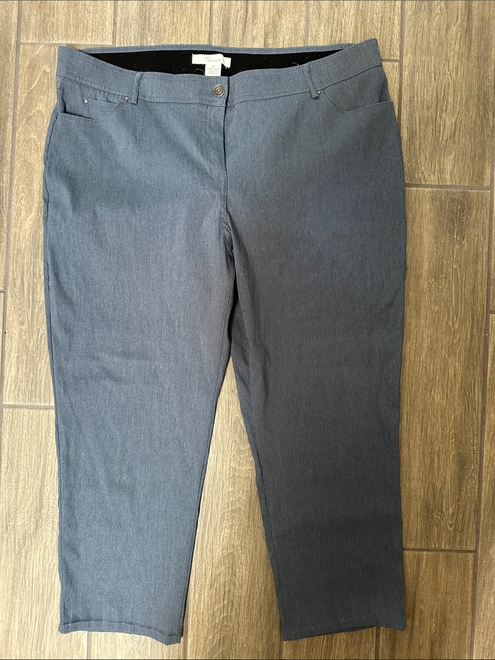 89th & Madison Women’s slacks. Great for office, business casual or everyday. 20